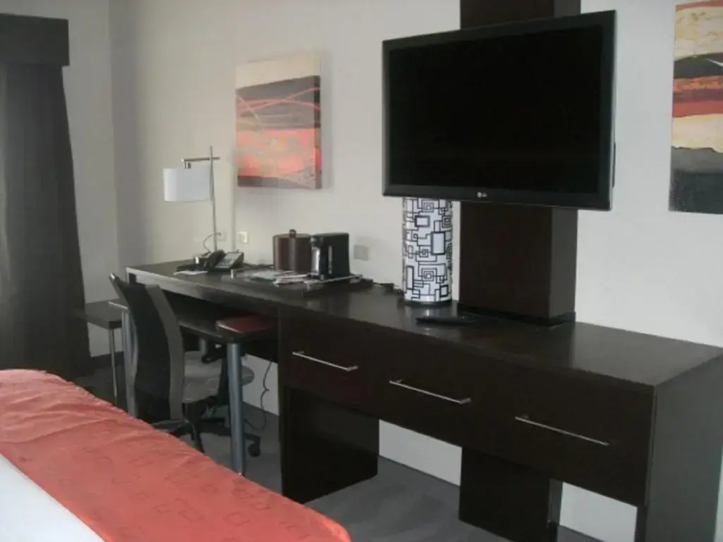 Holiday Inn Express & Suites Wichita Northwest, an IHG Hotel