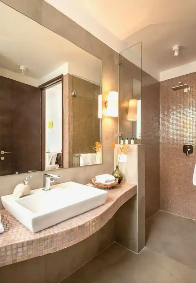 Modern Tropical 2bhk Near Beach Pool Garden