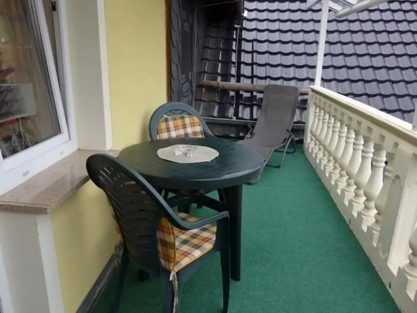 Roomy Apartment in Lichtenhain With Pond