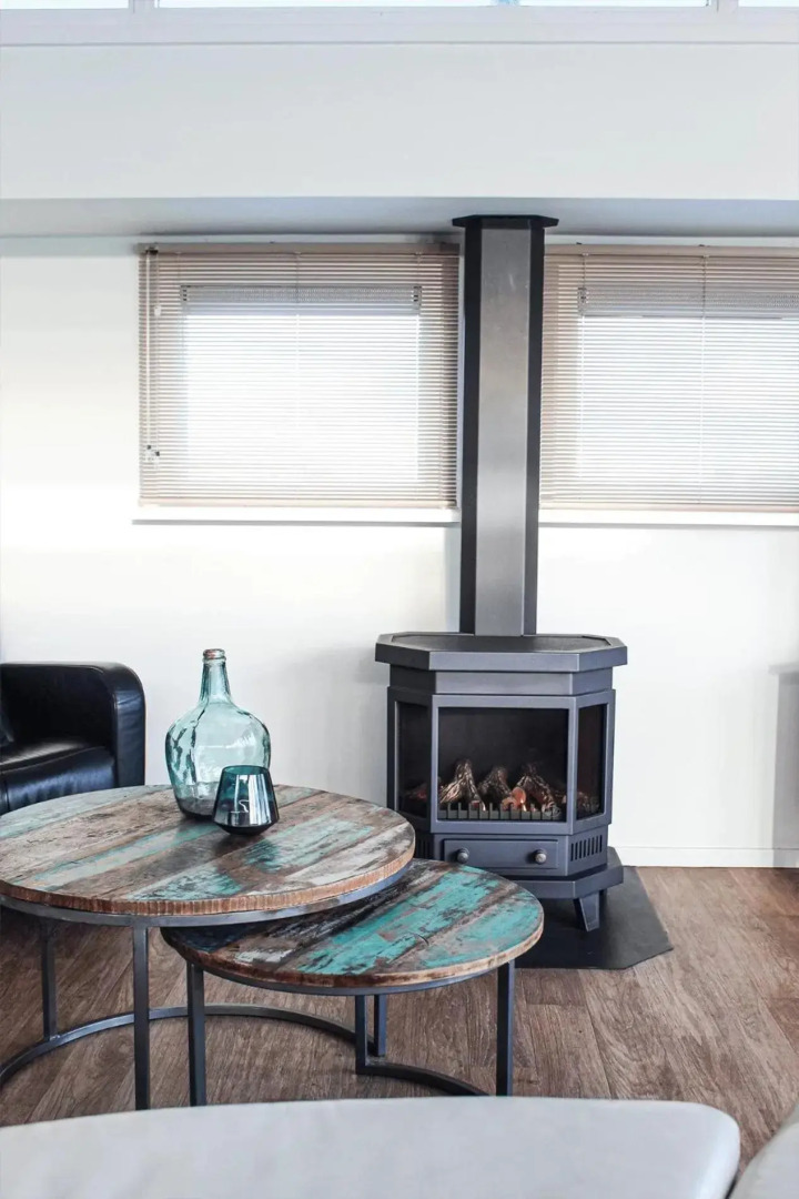 Luxe woonboot unieke locatie Friesland Âlde Feanen