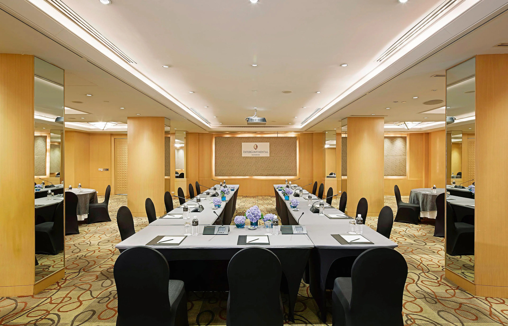 Holiday Inn Bangkok by IHG