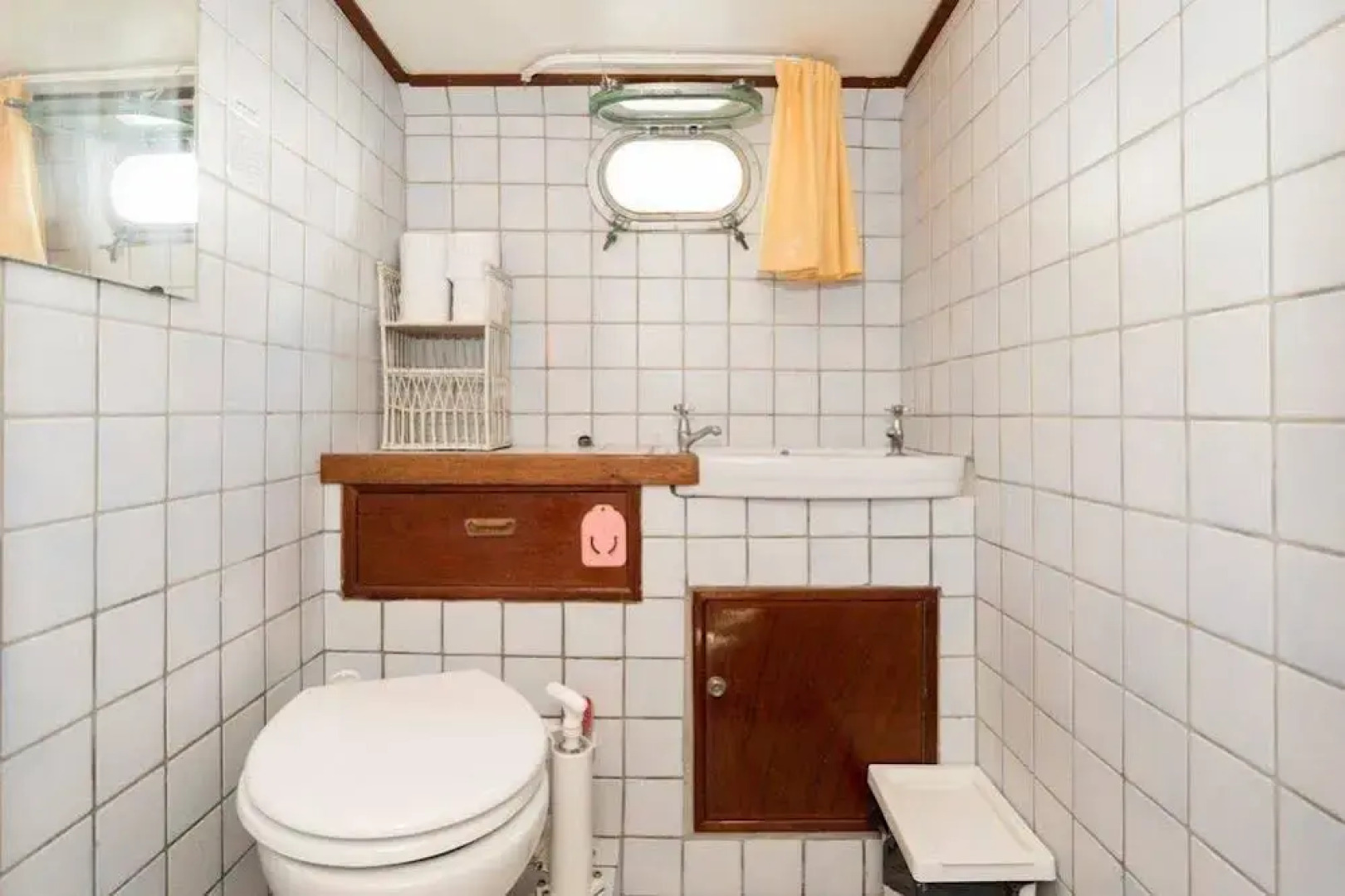 Authentic Houseboats Amsterdam