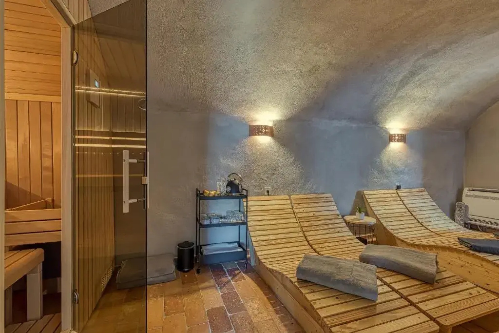 House On The Hill Wellness Chalet