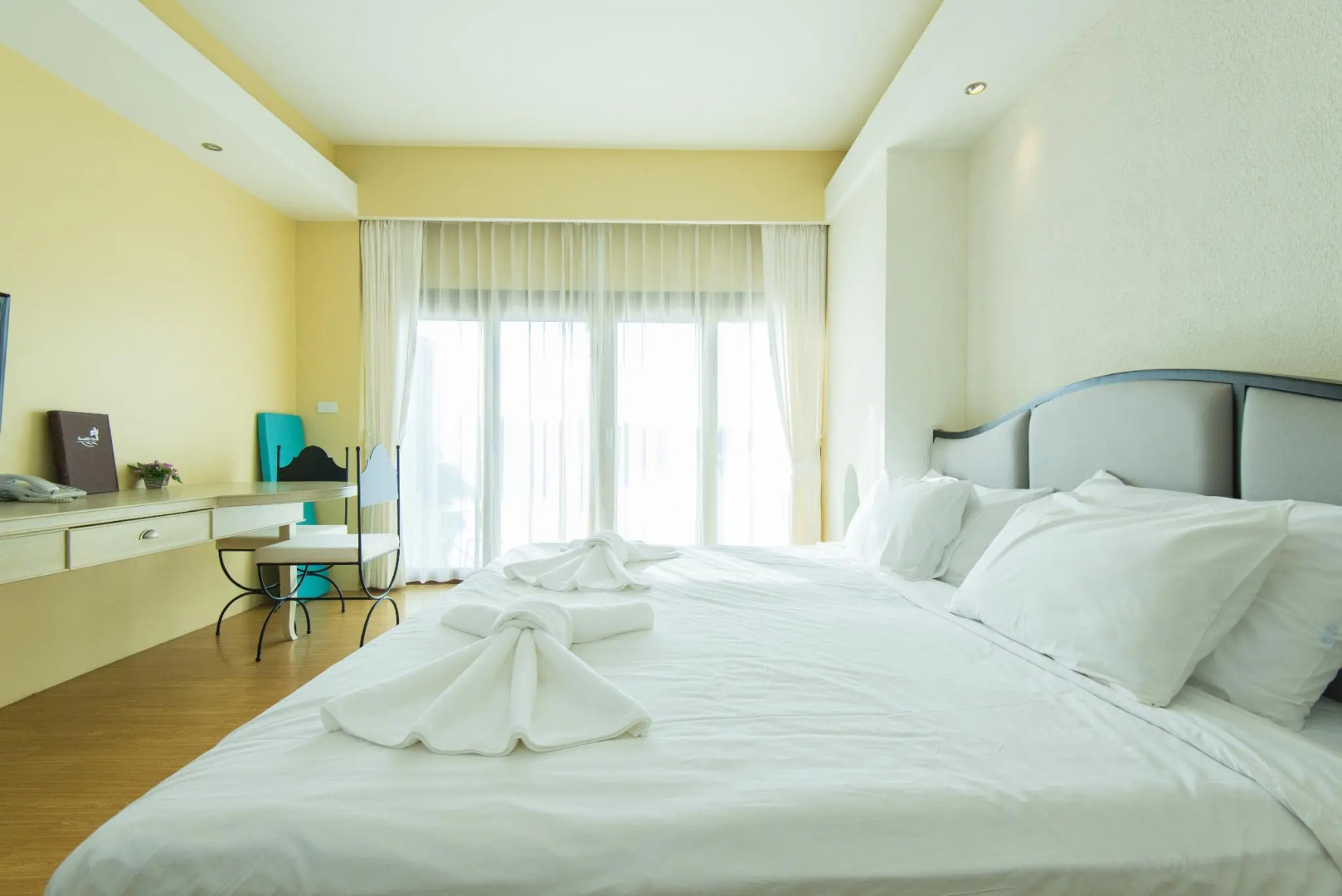 Baan Talay See Cream Resort