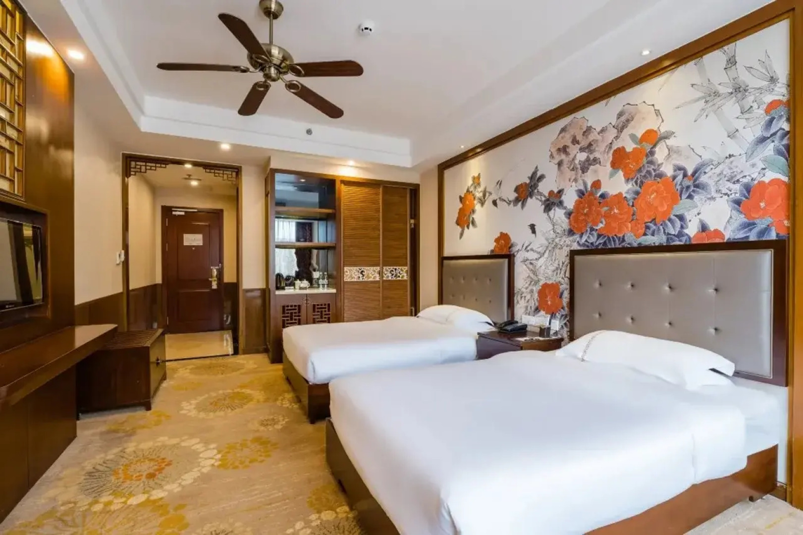 Rezen Hotel S&N