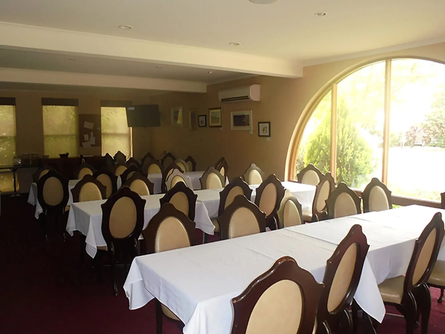 Riverbank Park Motel