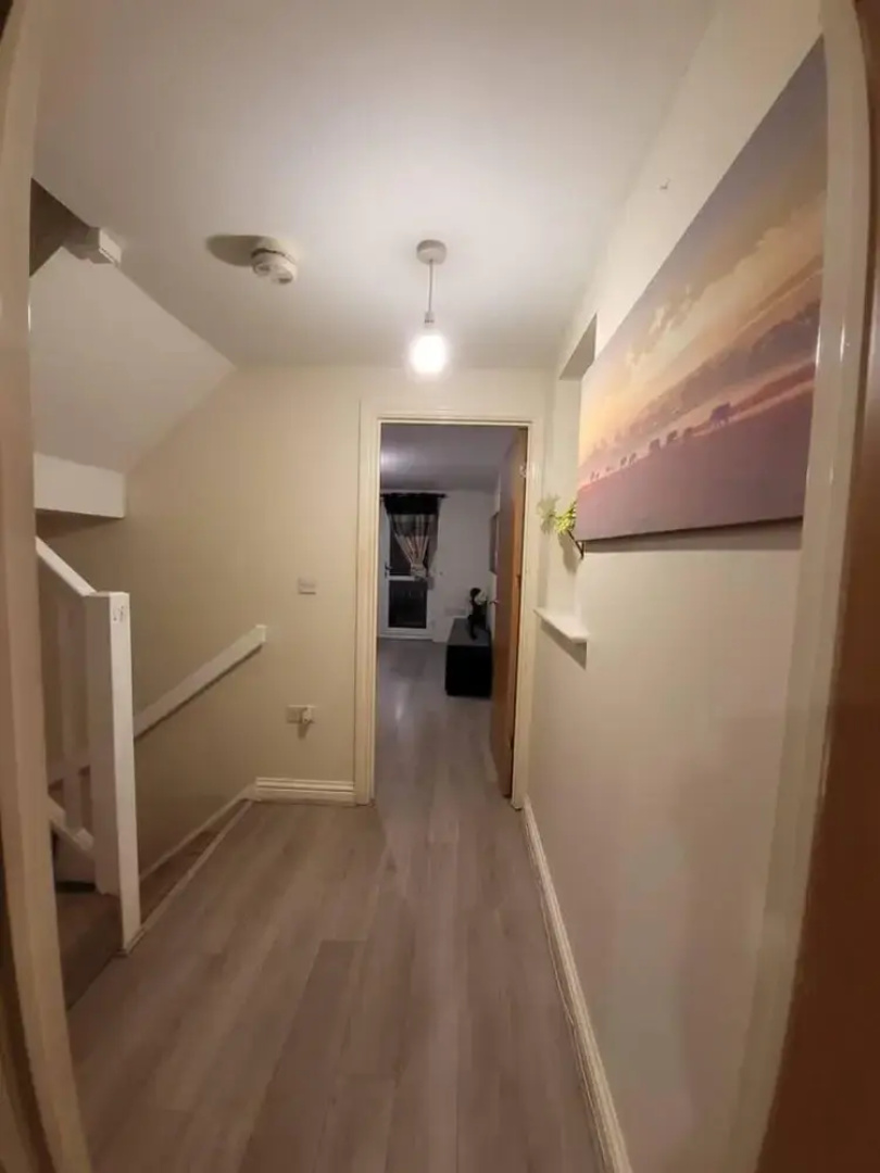 Lovely 4 Bedroom Home With Private Parking