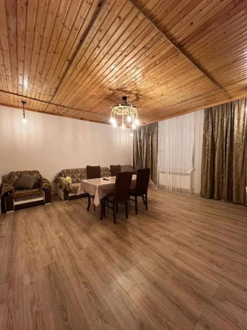 Cozy house 5 mins away from city center.