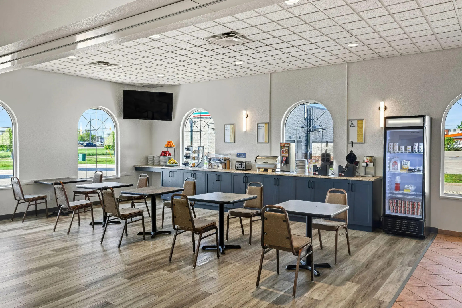 Days Inn & Suites by Wyndham Winkler