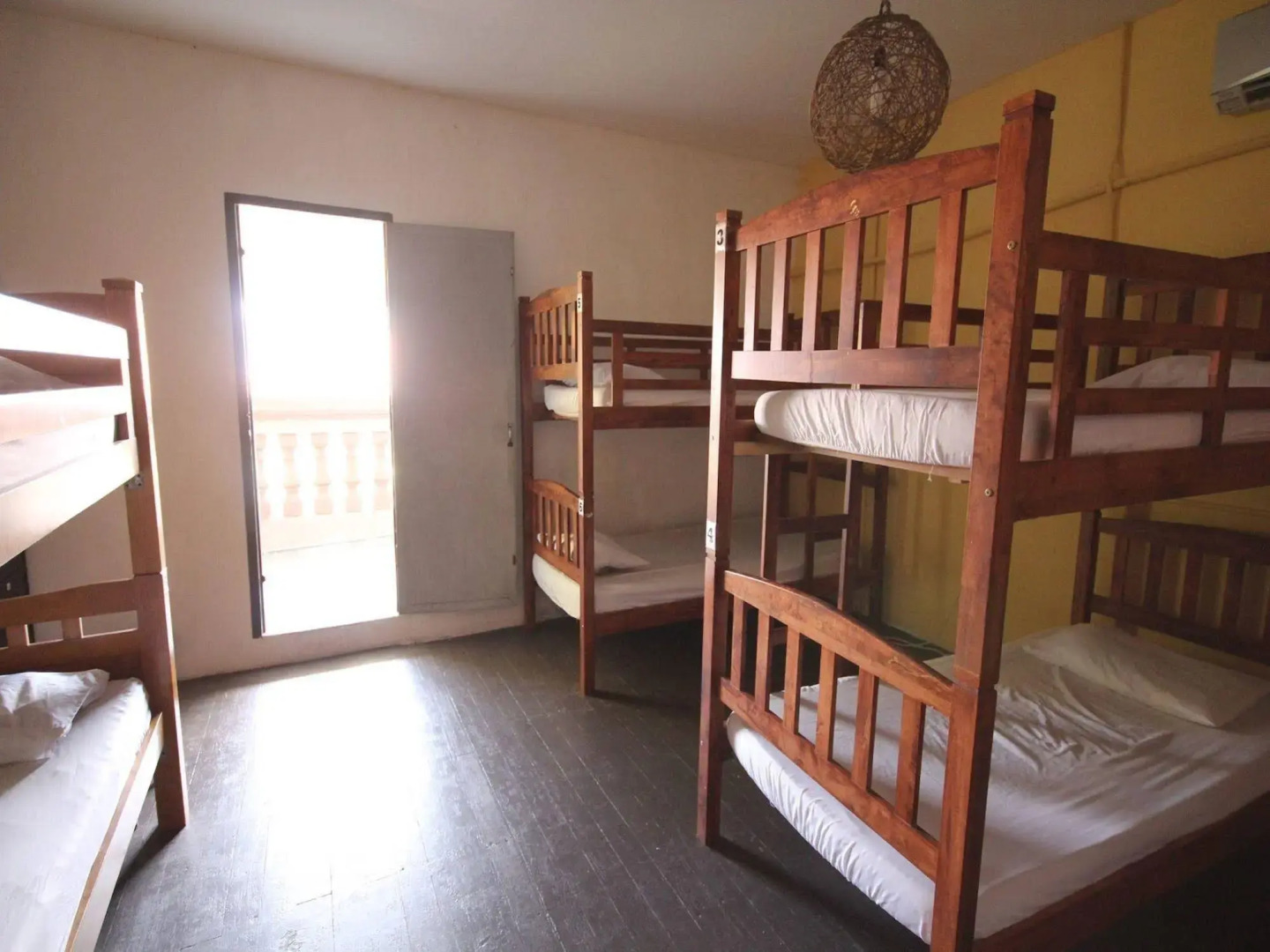 Cocoa Mews Cafe & Homestay - Hostel