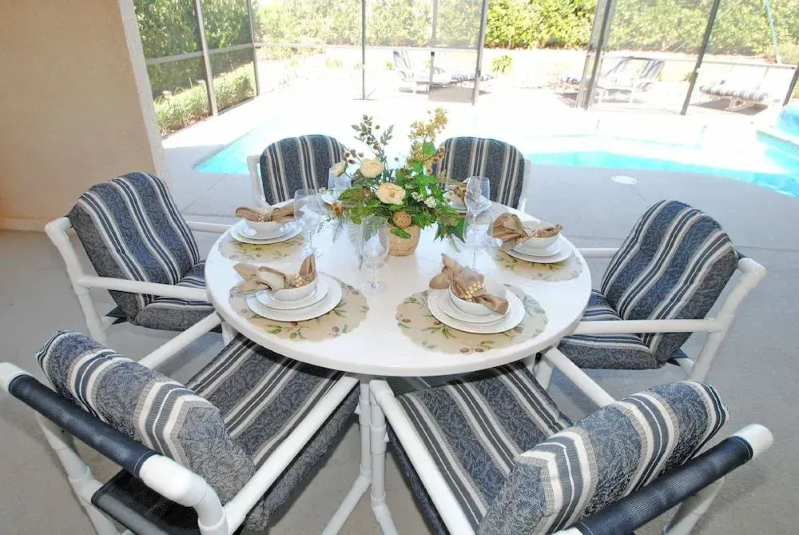 304OBC Hastings Boulevard 4 Br villa by RedAwning