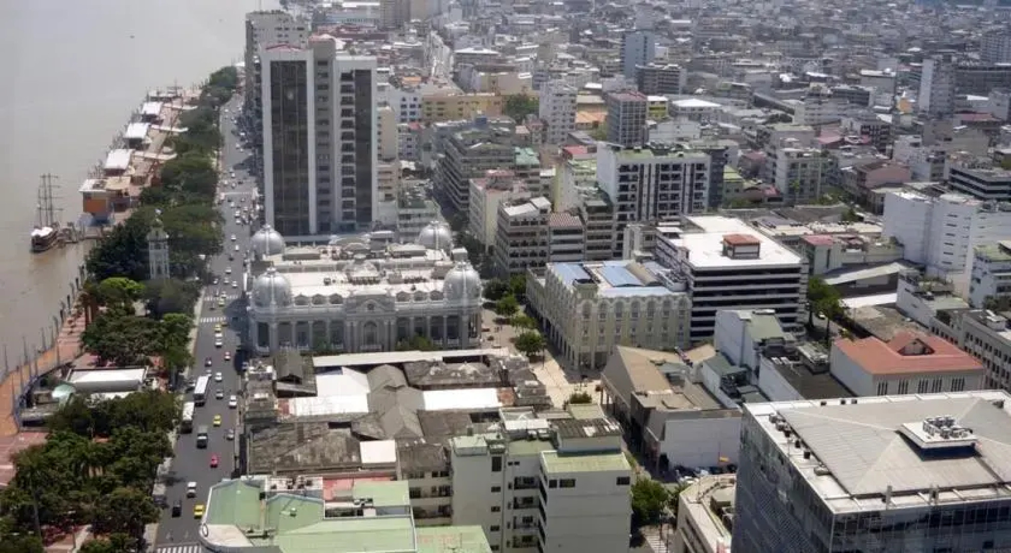 Suite amoblada en Condominio Riverfront II