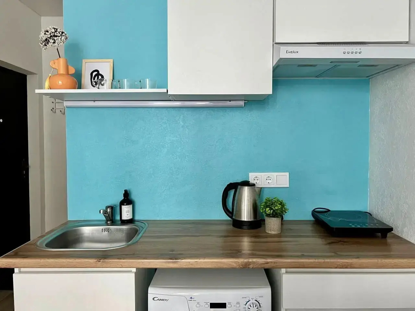 Хэппи Пипл на ул. Генерала Дьяконова, д.3