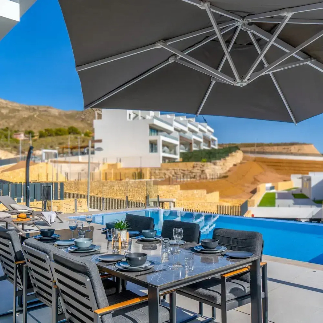 Villa Esmeralda 20 by Bookaparadise