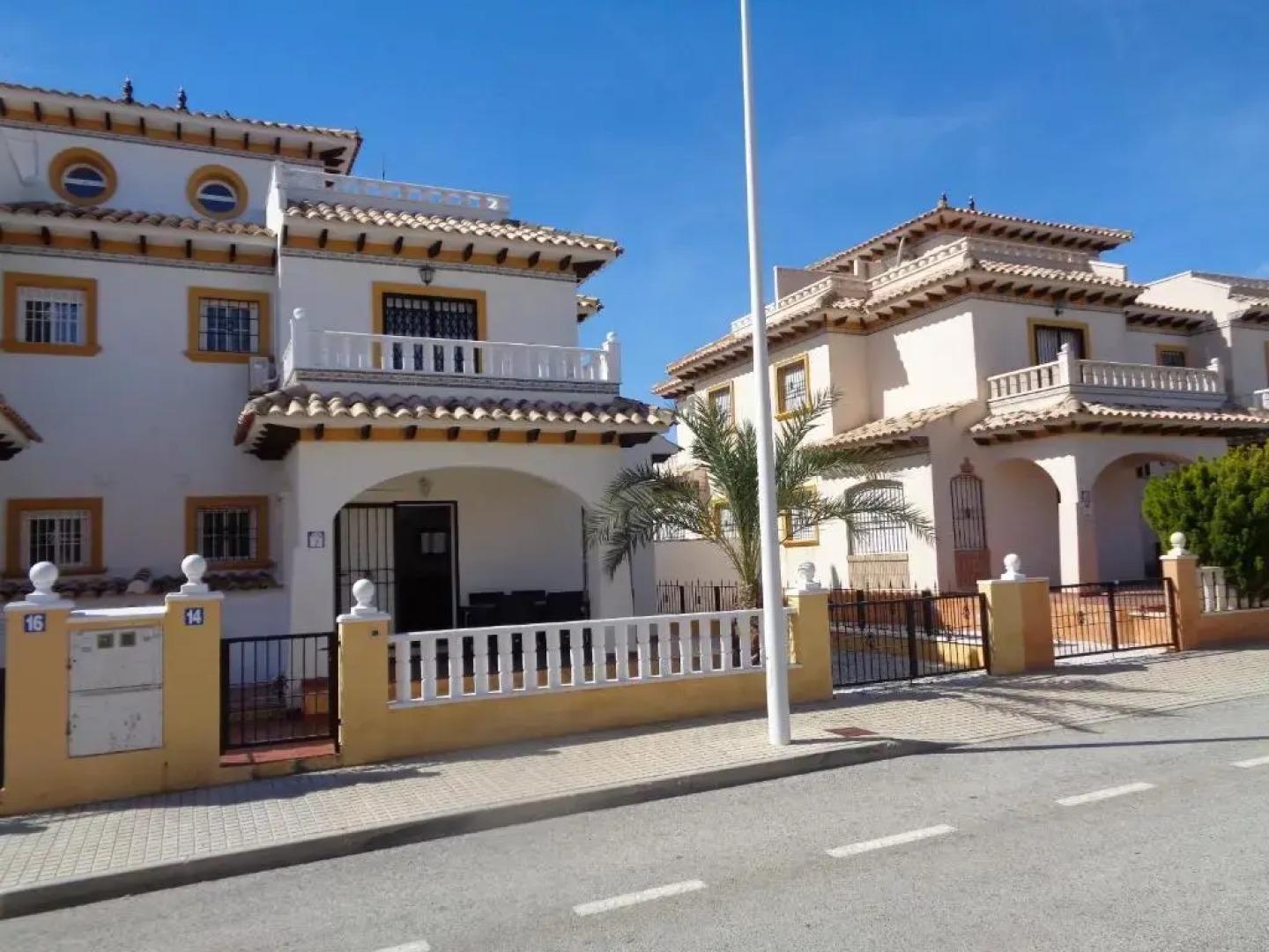Luxurious house in La Marina at El Pinet beach