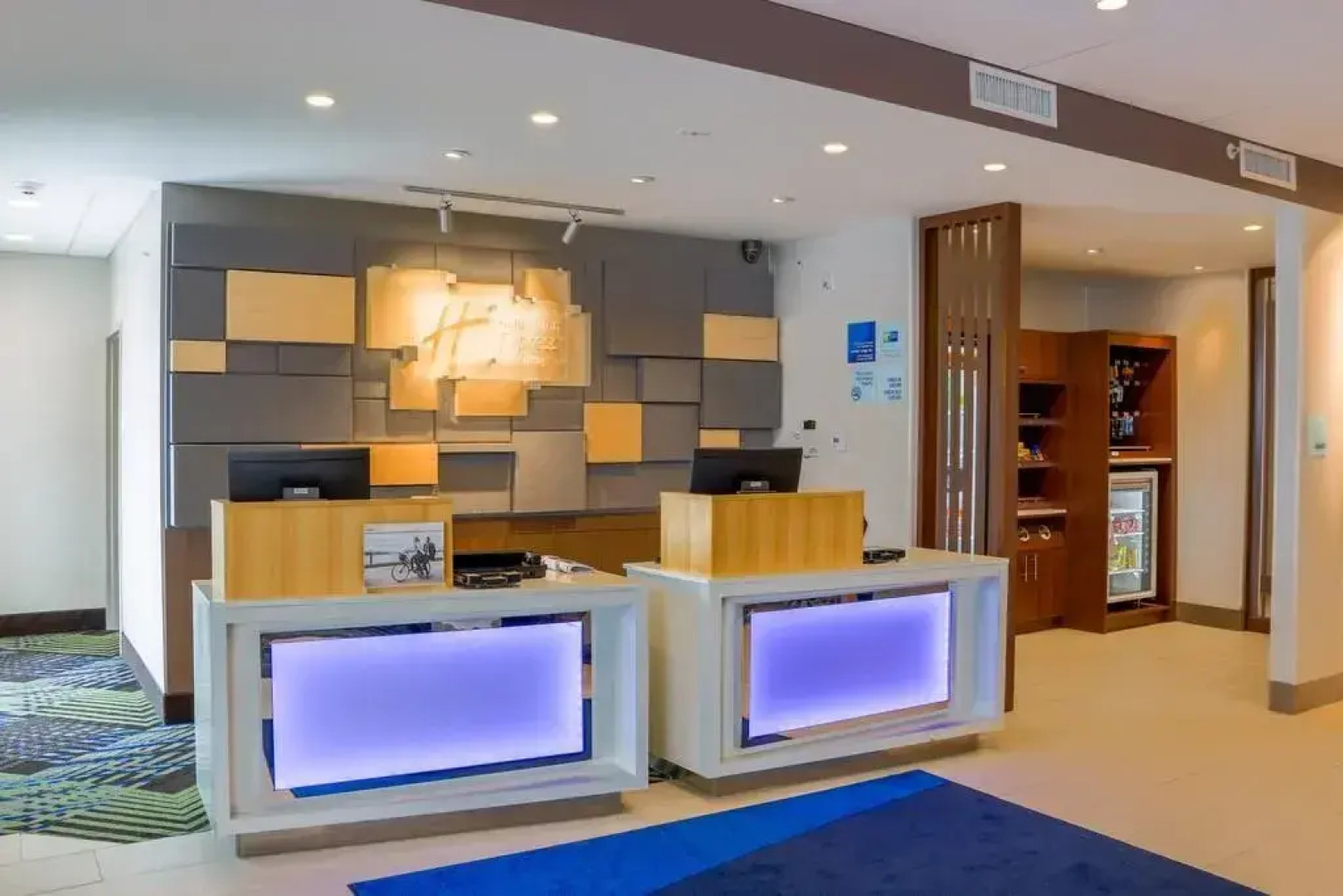 Holiday Inn Express & Suites Detroit Northwest Livonia