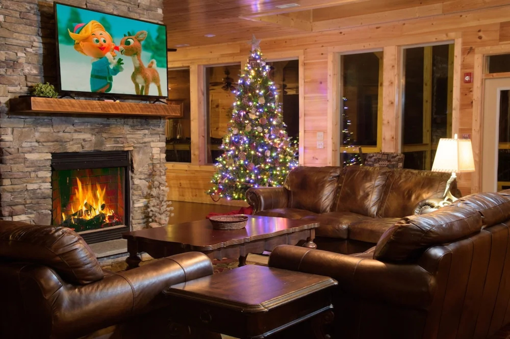 Sycamore Mansion 14 Bedroom Cabin by RedAwning