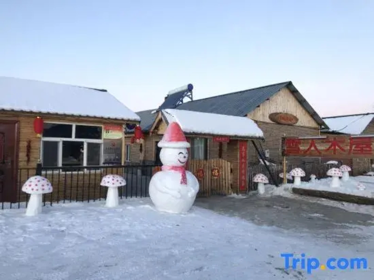 Arctic Village Snowman Chalet