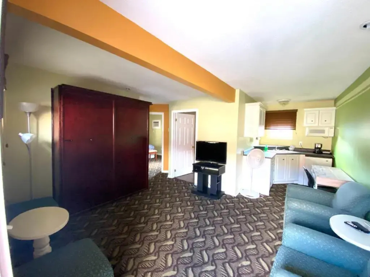 Lakeshore Suites