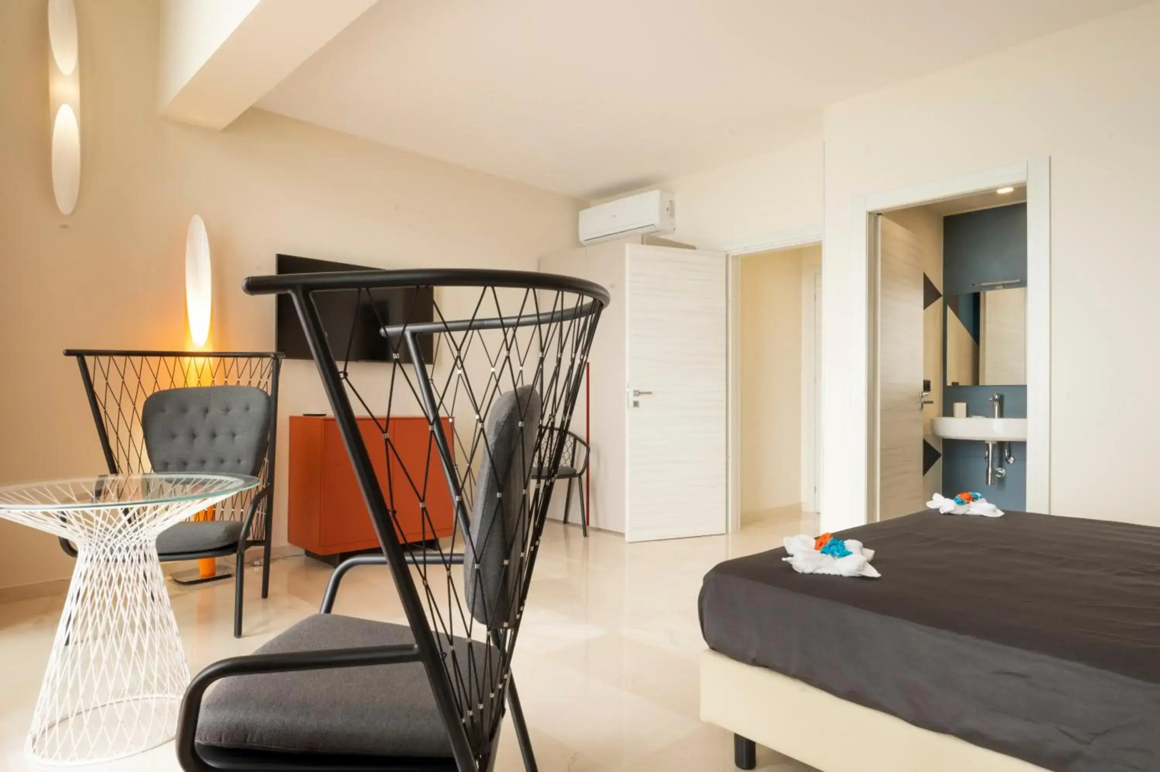 Central Gallery Rooms