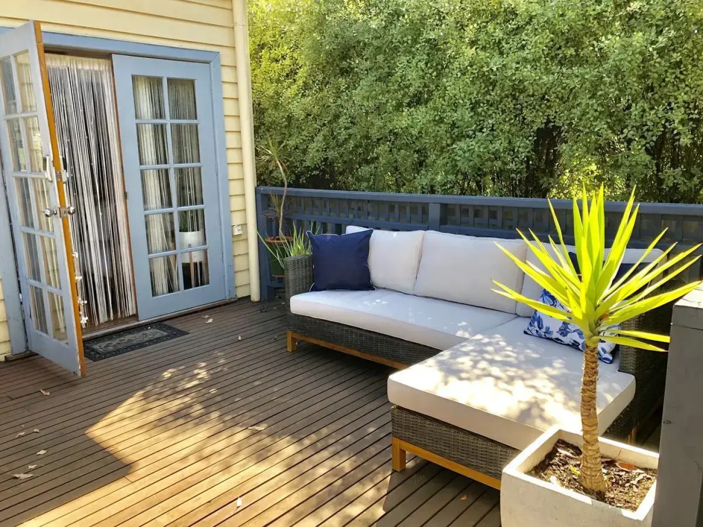 Sinnamon's By The Sea