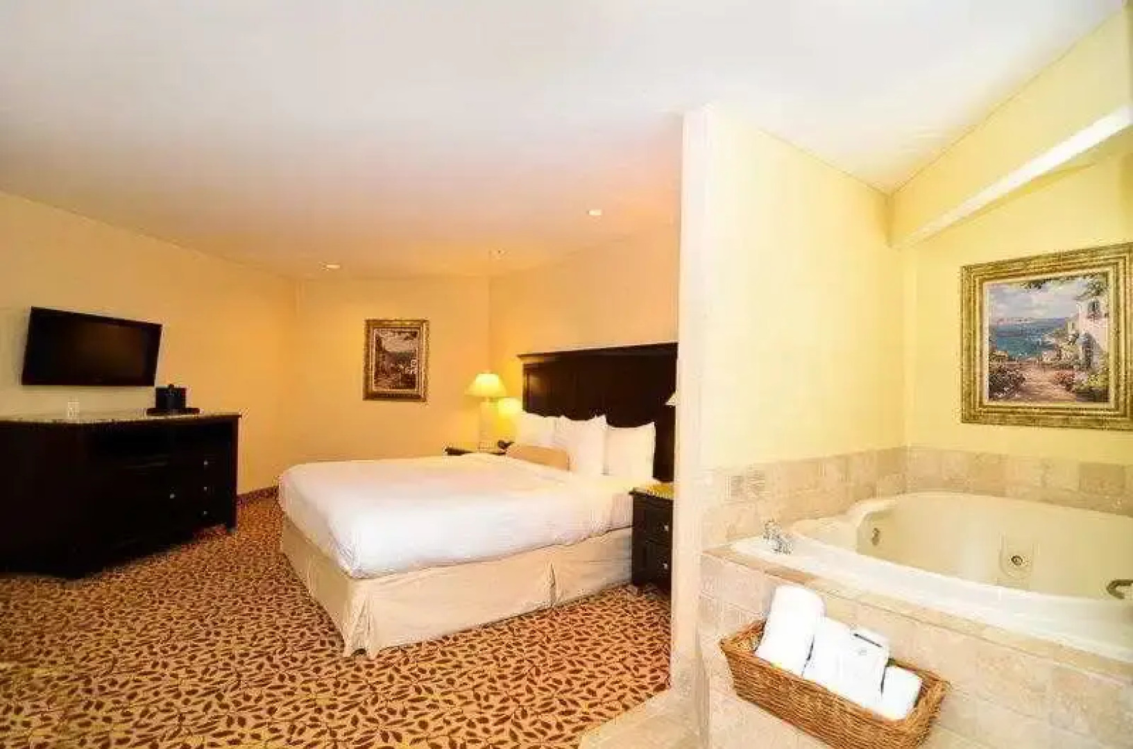 Best Western Plus Laguna Brisas Spa Hotel