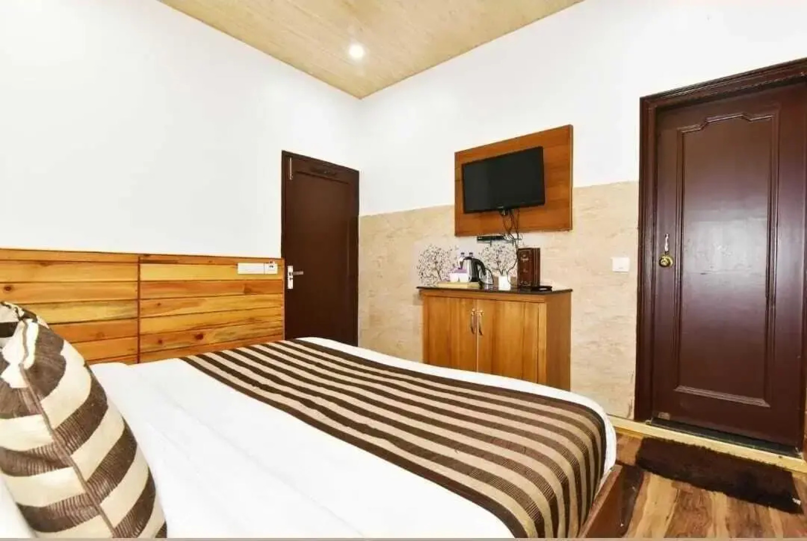 Hotel Divyansh By VRB Hotels