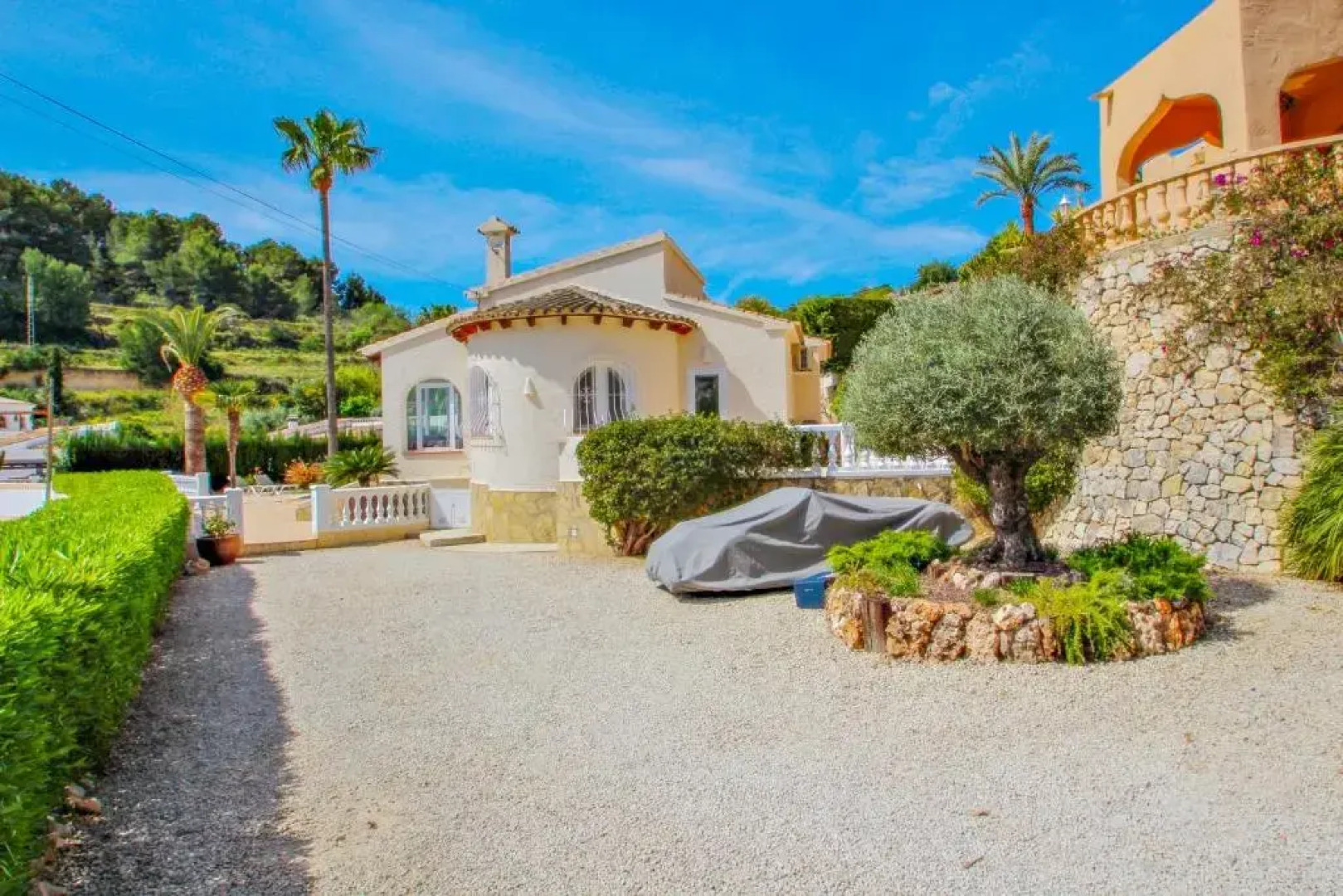 Alldo - hill side with private pool in Moraira