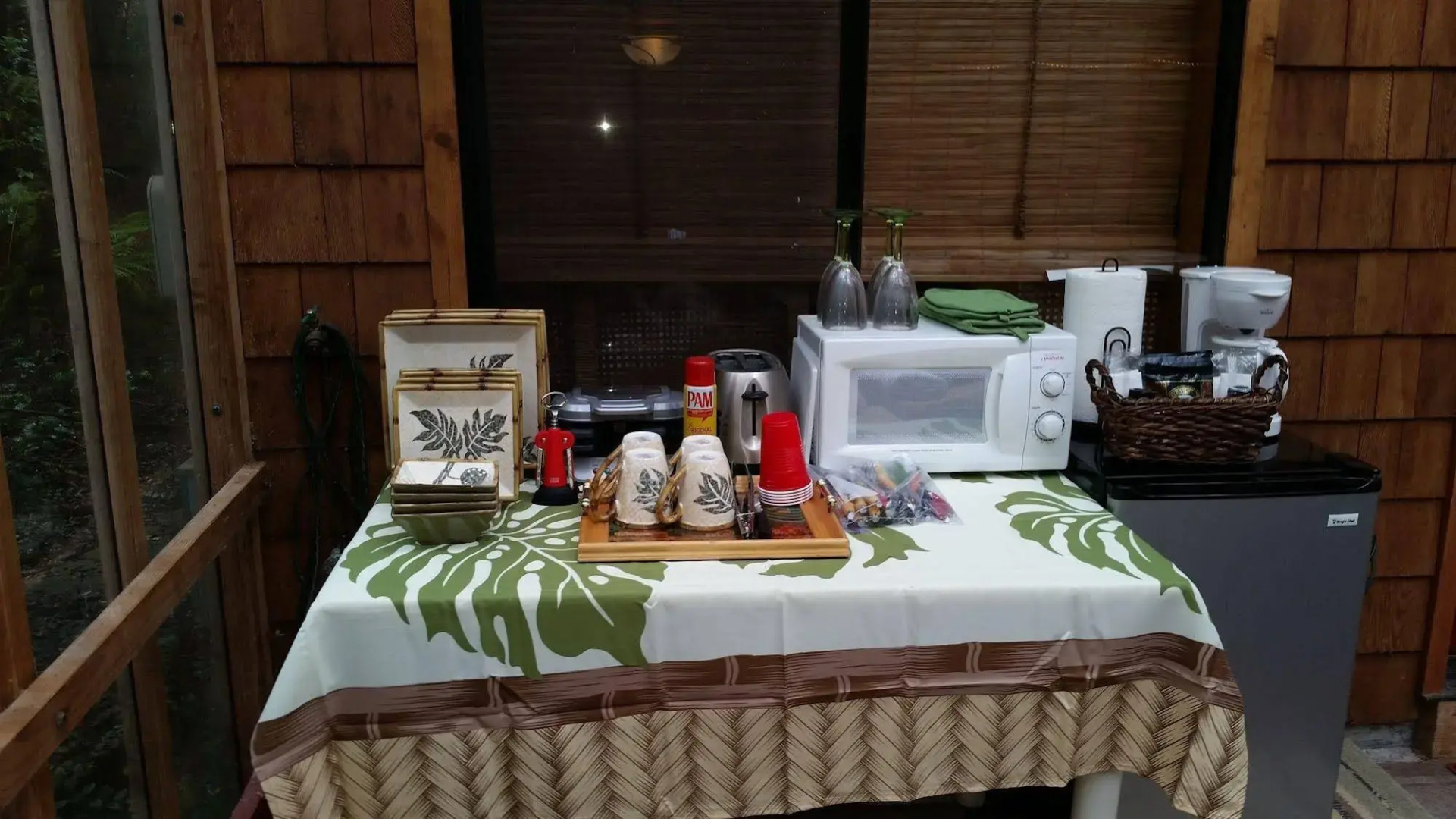 The Guest Cottages @ Volcano Acres Tree House