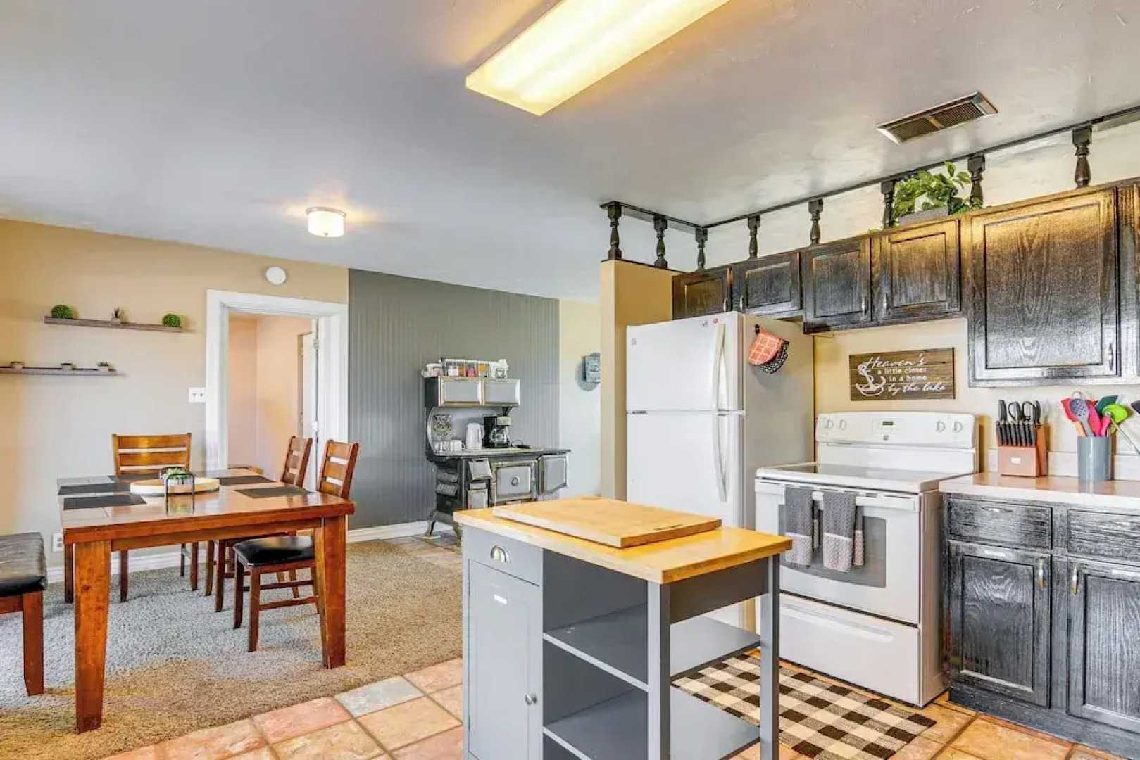 3 Mi to Glen Canyon Dam: Home w/ Fenced Yard