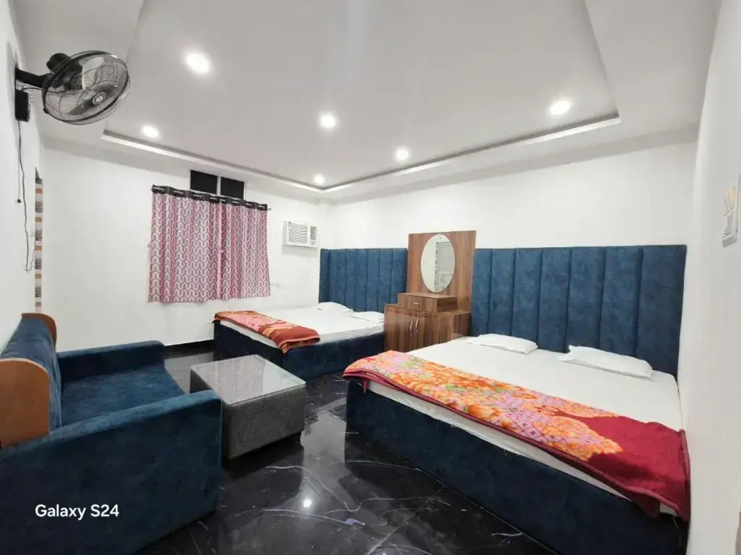Oyo 91794 Hotel Parinay