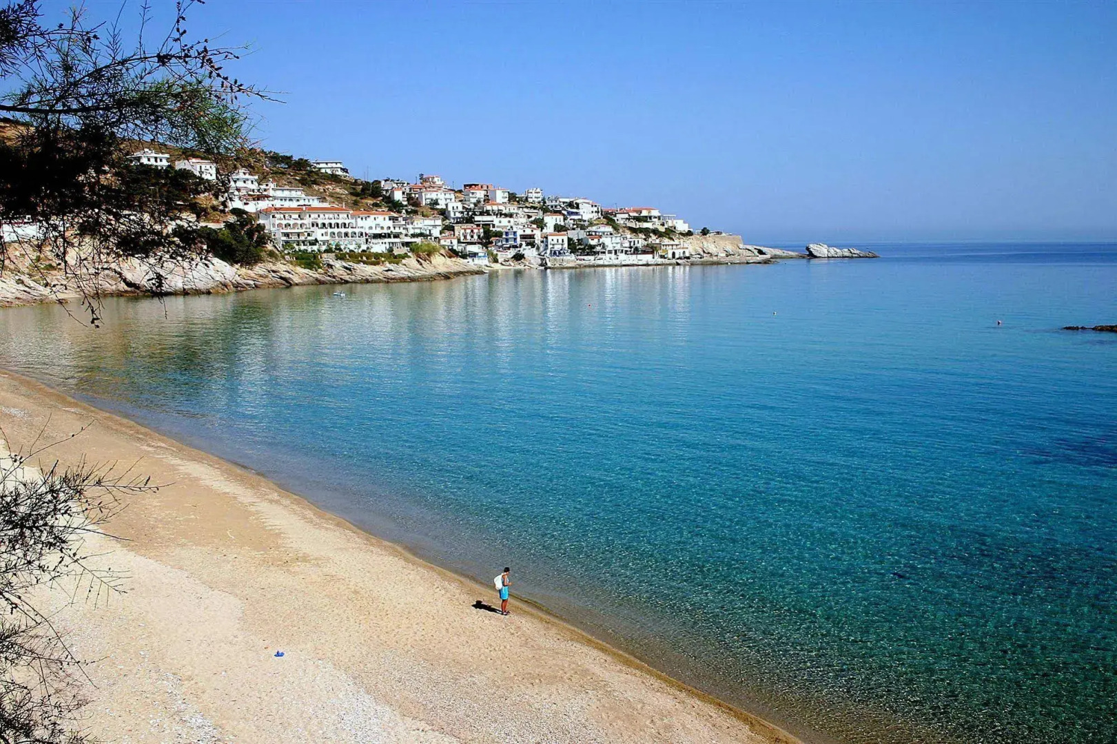 Cavos Bay Hotel and Studios