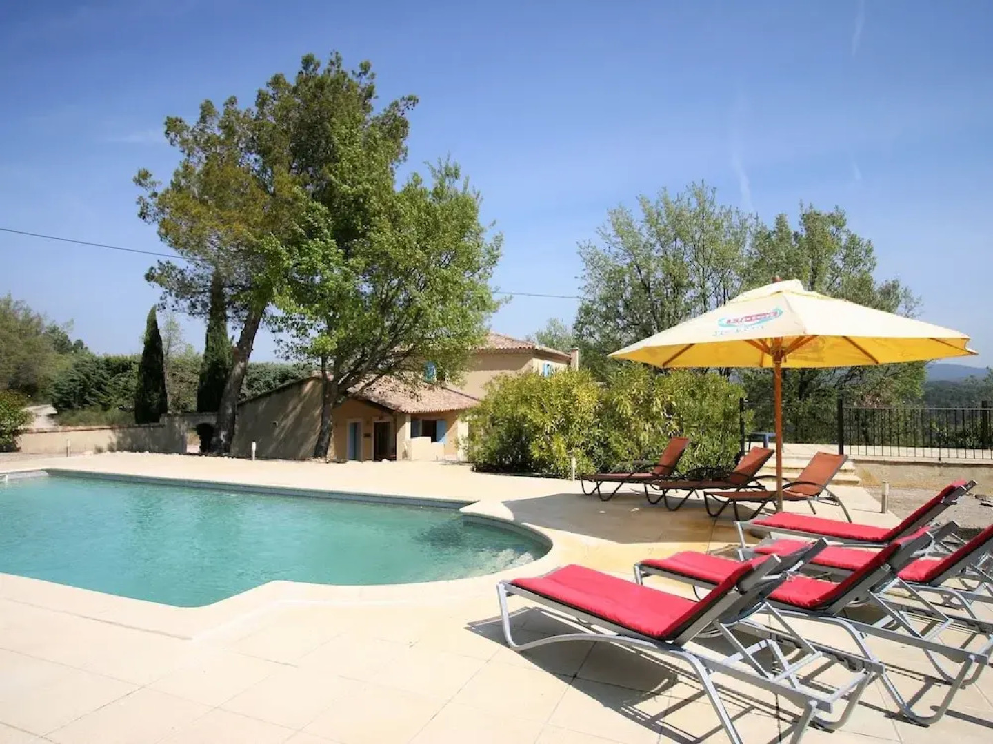 Luxurious Villa with Private Pool at Saignon France