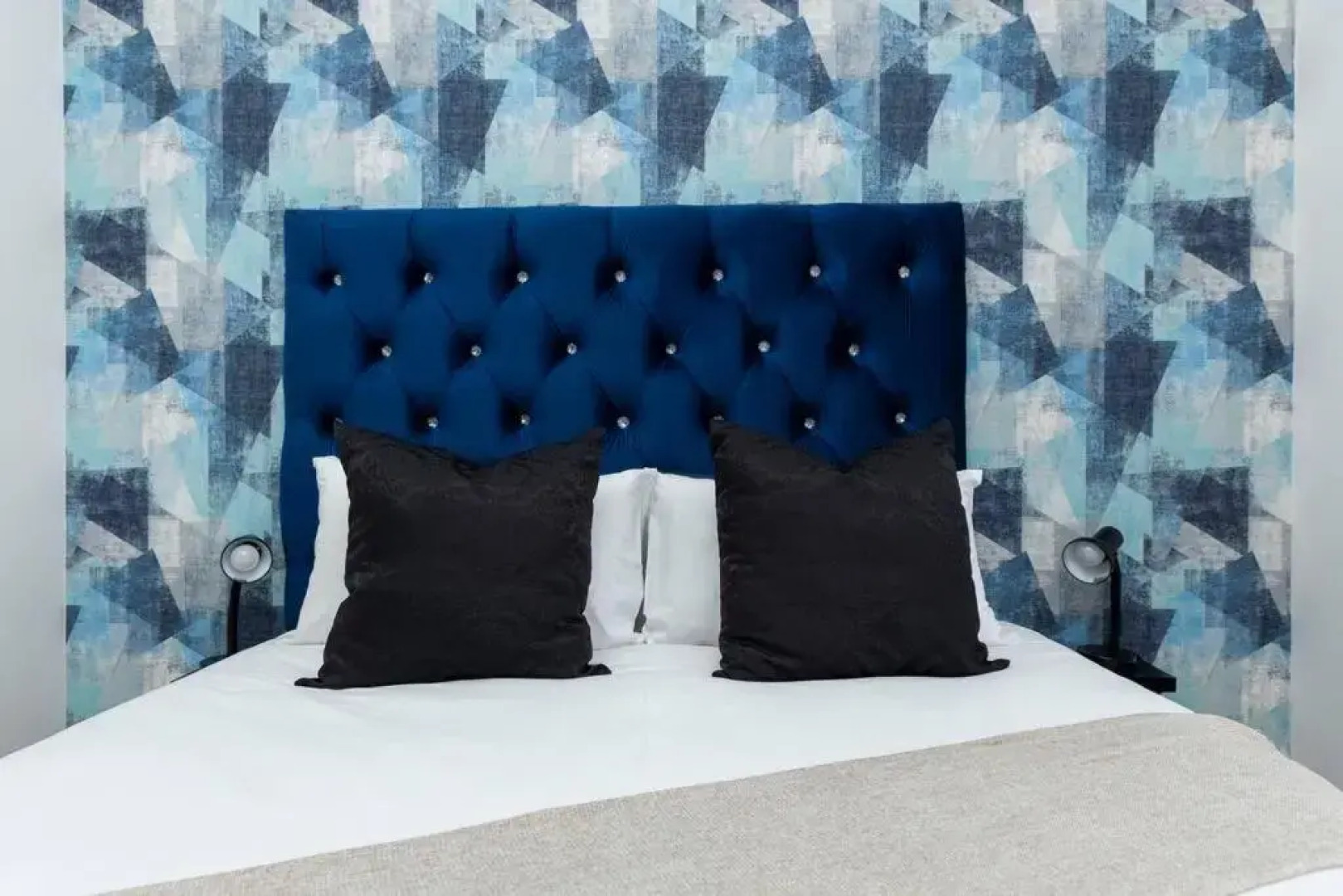 Alimama Spaces: the Manson's Greenstone