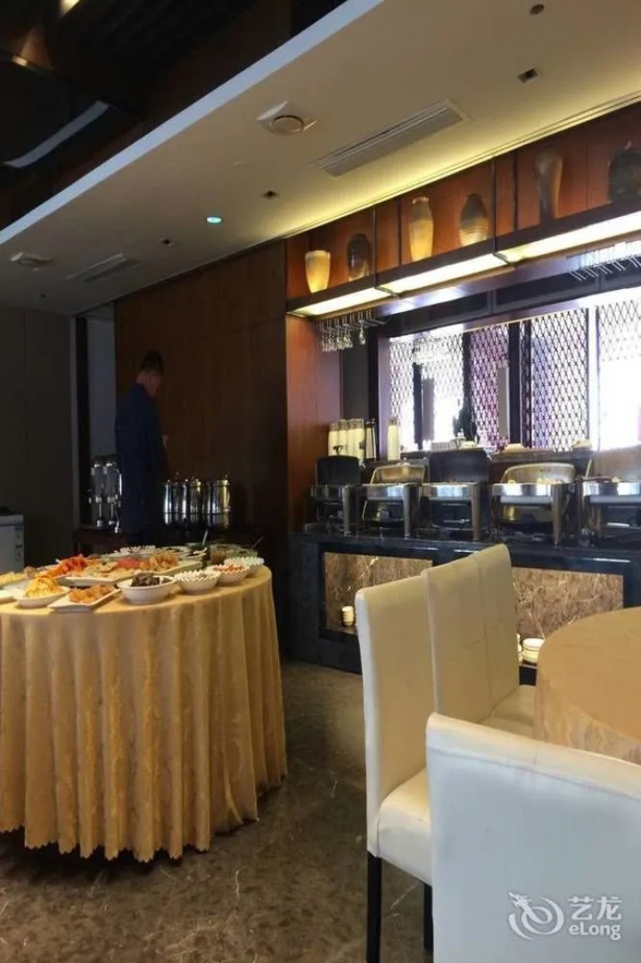 Yancheng Youth Club and Reading Hotel