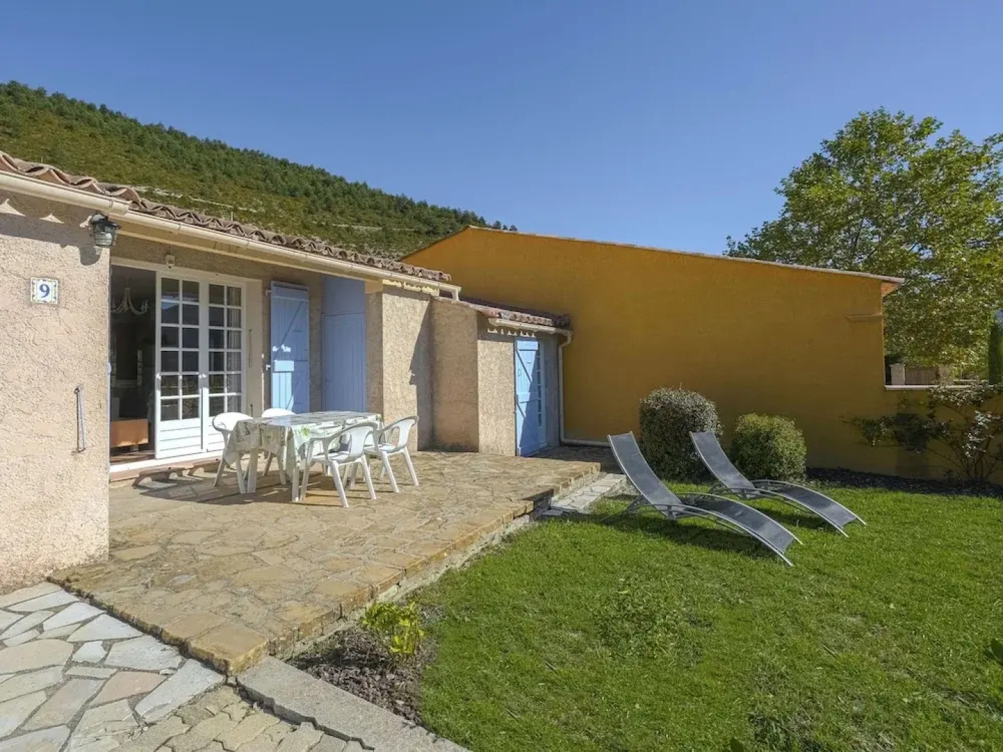 Holiday House Nearby the Lac de Castillon; Enjoy sun and Nature in Provence!