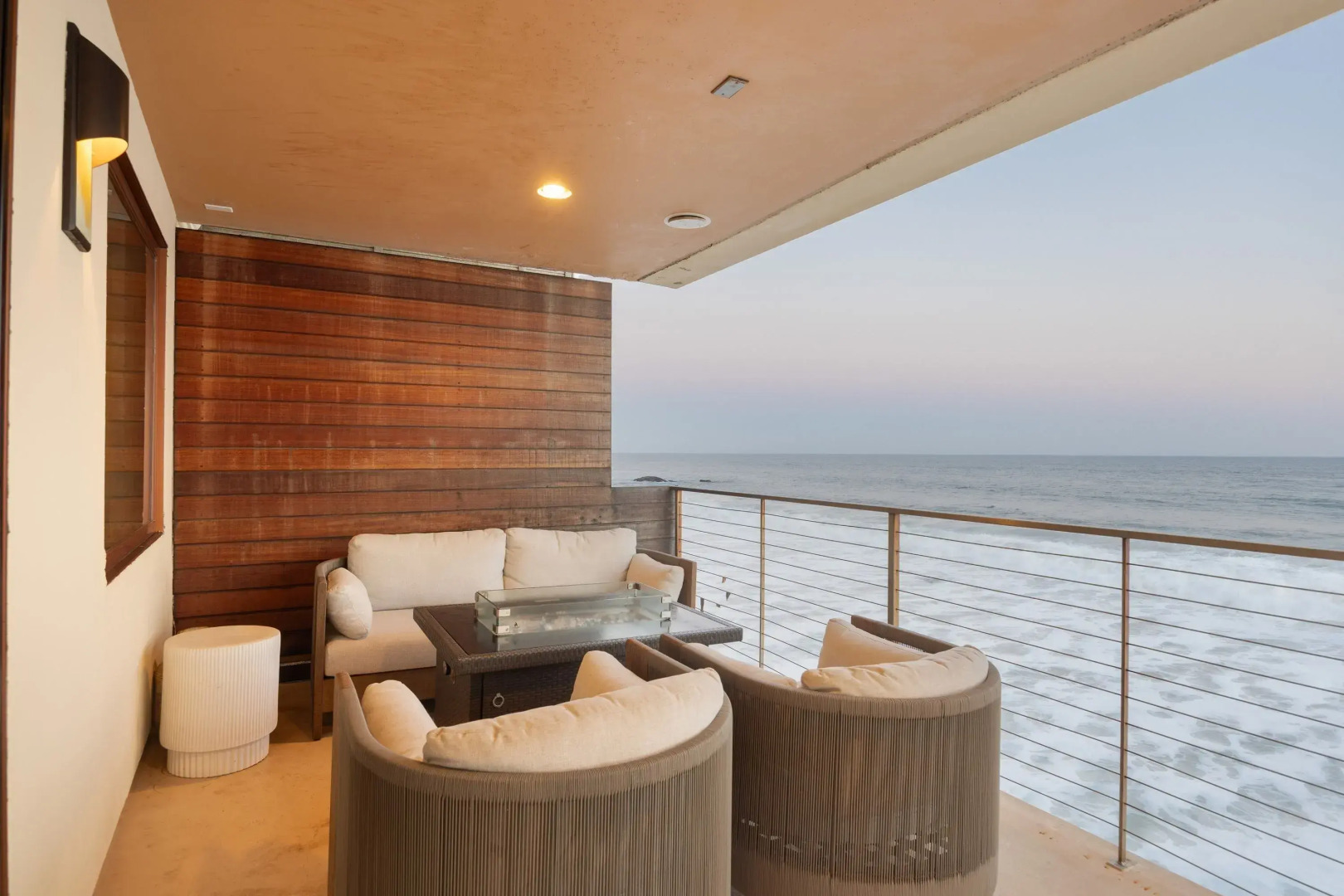 Malibu Beach House Bliss by Avantstay Beachfront + Private Beach Access