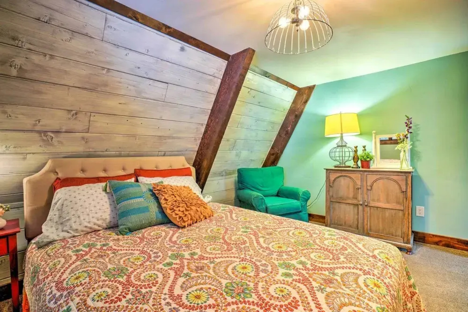 Cascade A-frame Cabin w/ Lake Views!