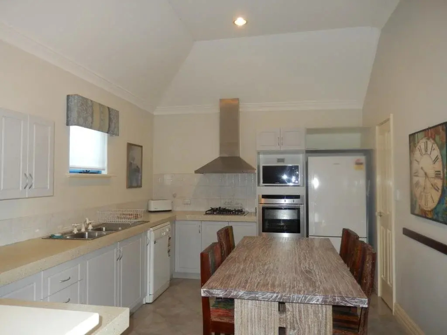 Corporate Self Contained Unit - Fraser Street