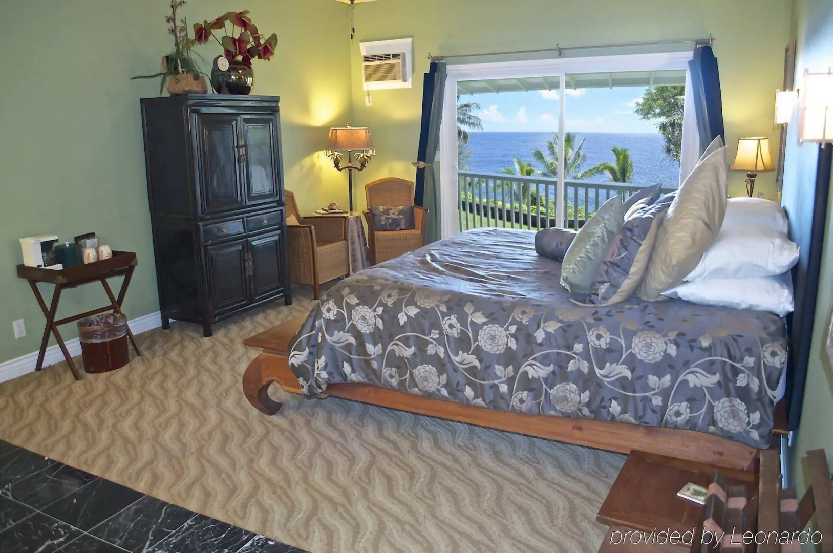 Palms Cliff House Inn