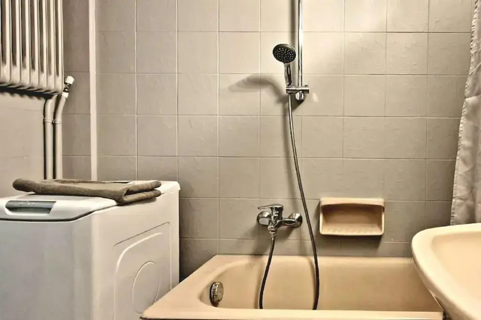 Renovated Private Studio - Metro Holargos 5' Walk