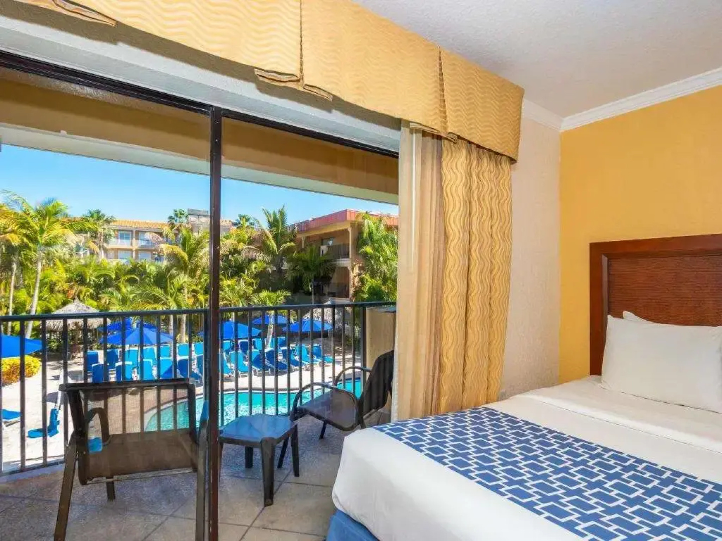 Coconut Cove All-Suite Hotel