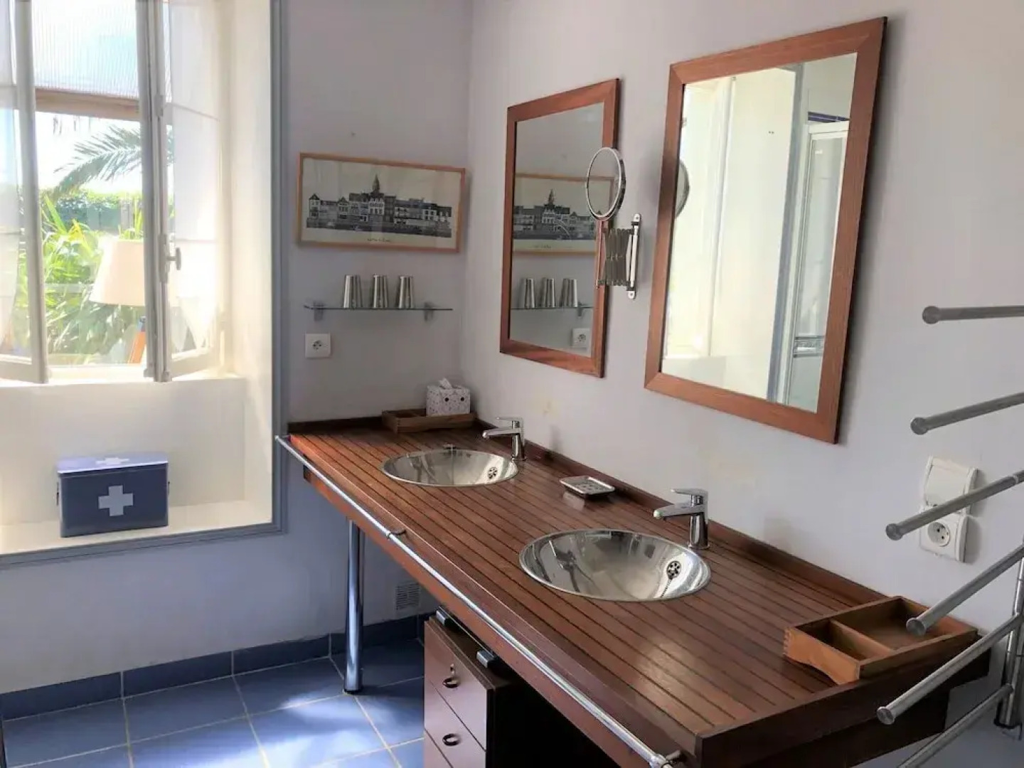 Charming Sea View Stay, 50m Close