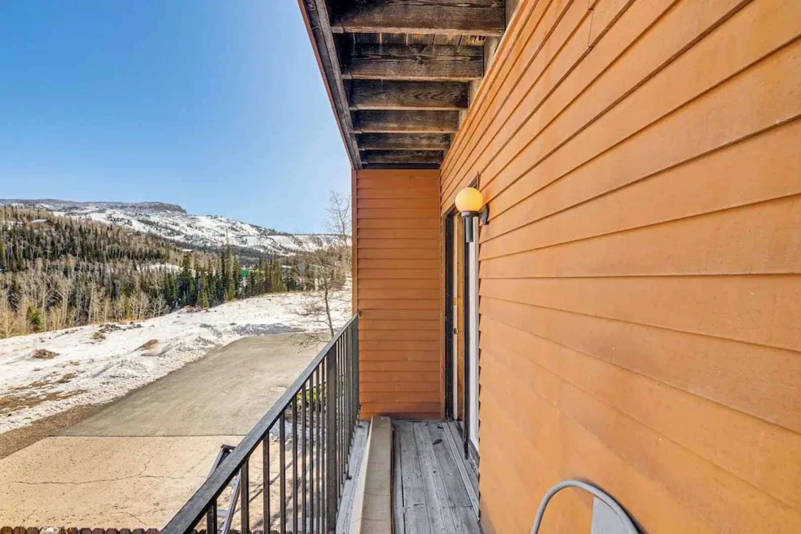 Walk to Lifts: Brian Head Condo w/ Ski Locker!