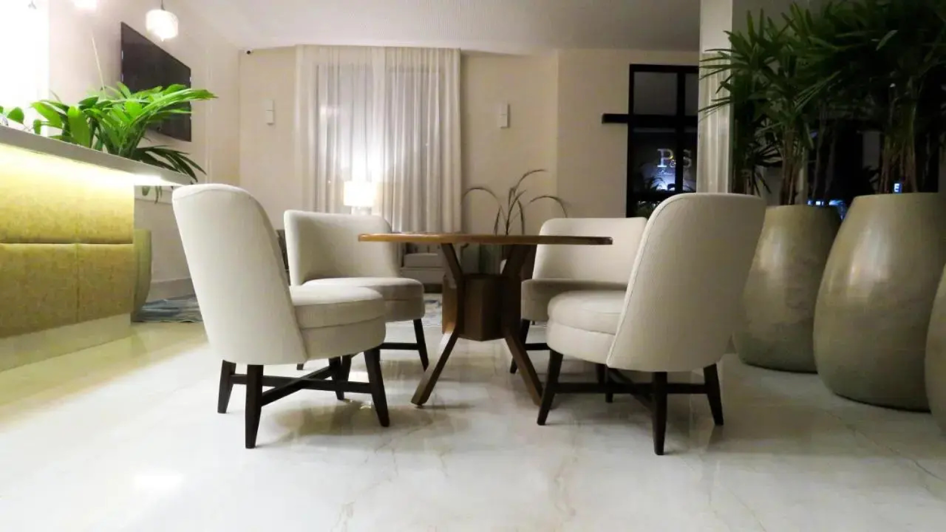 Lefel Hotel