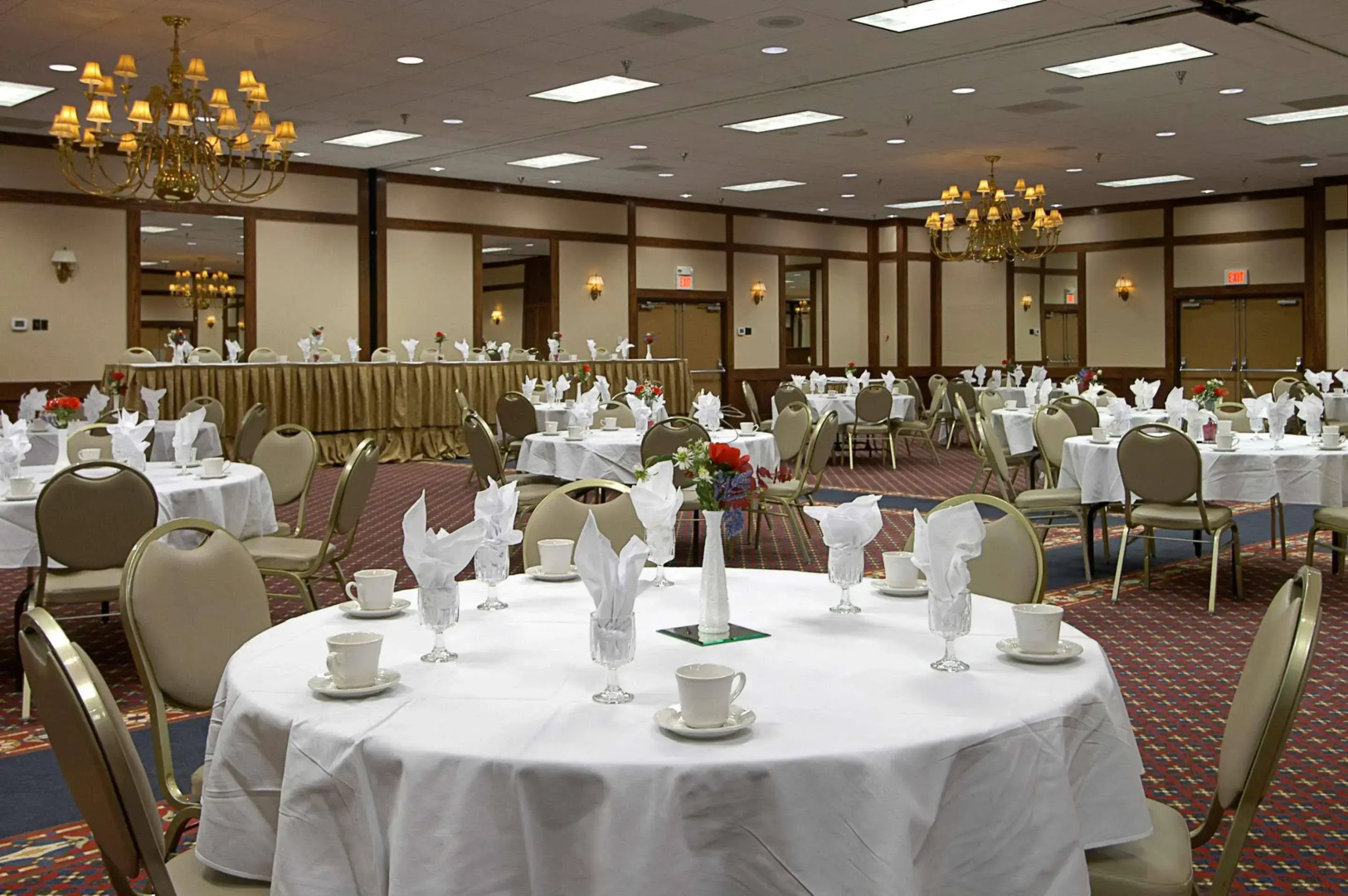 Roosevelt Grand Dakota, SureStay Collection by Best Western