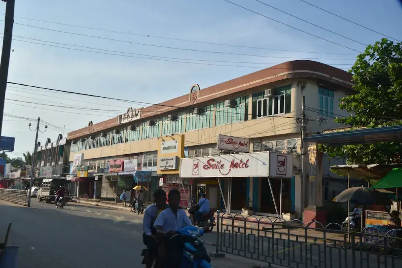 Smile Motel