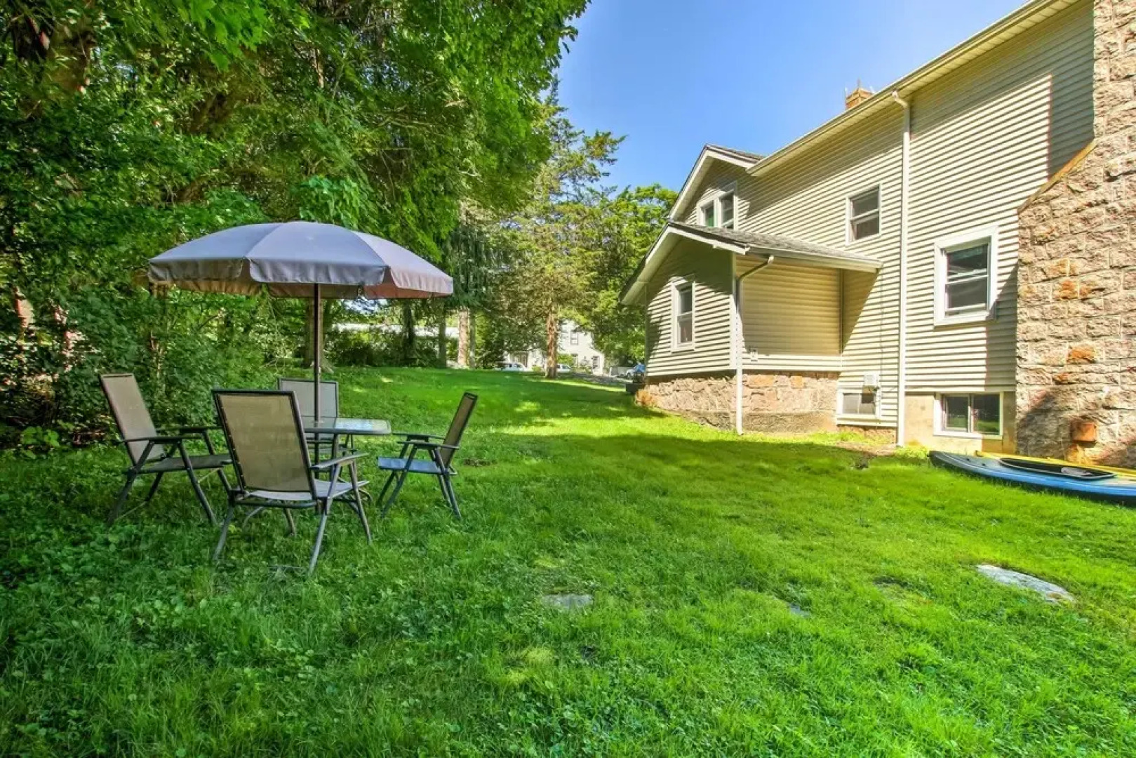 Pet-friendly Branford Apt - 10 Min Walk to Beach!