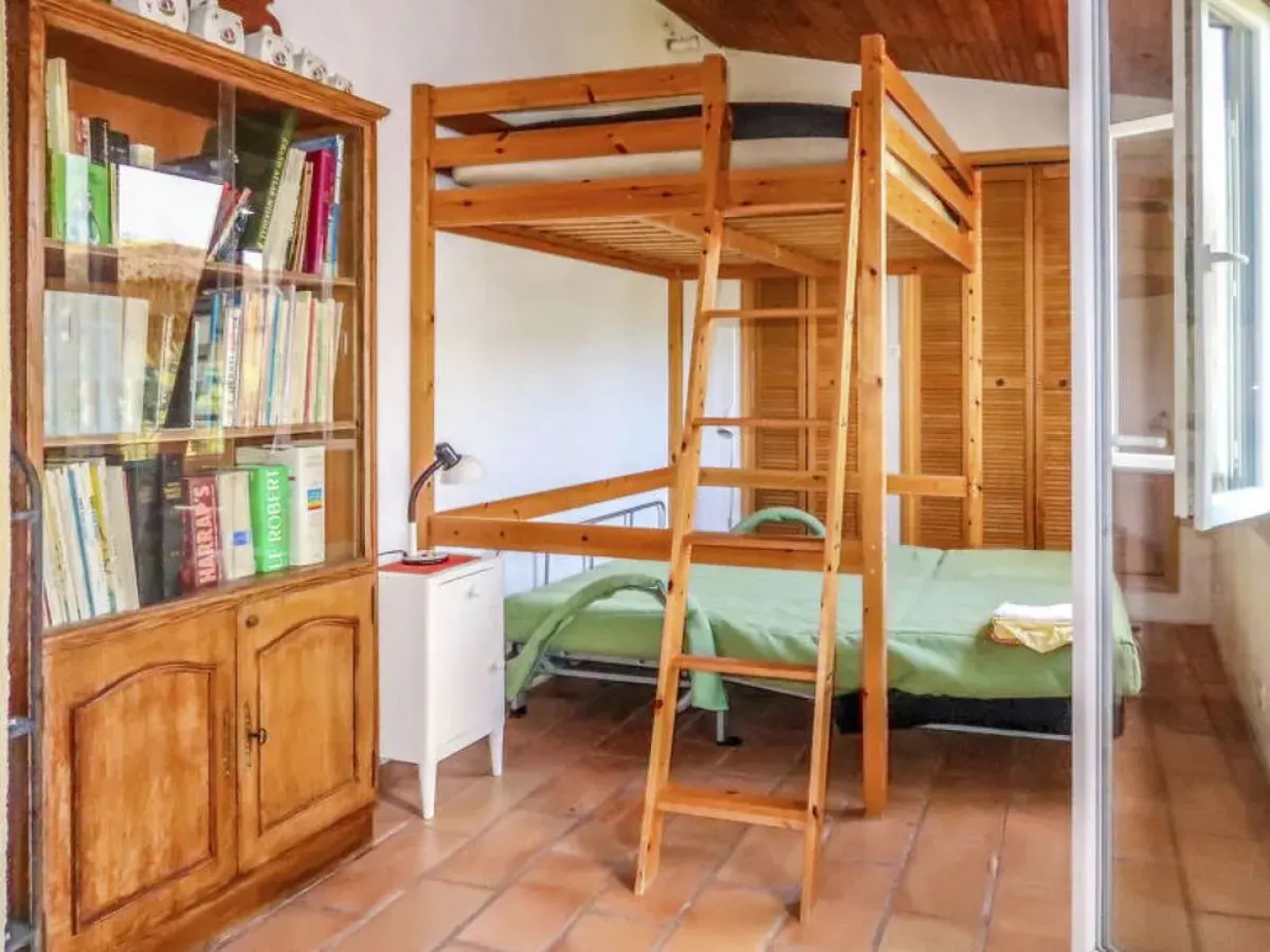 House Claudio Collabassa