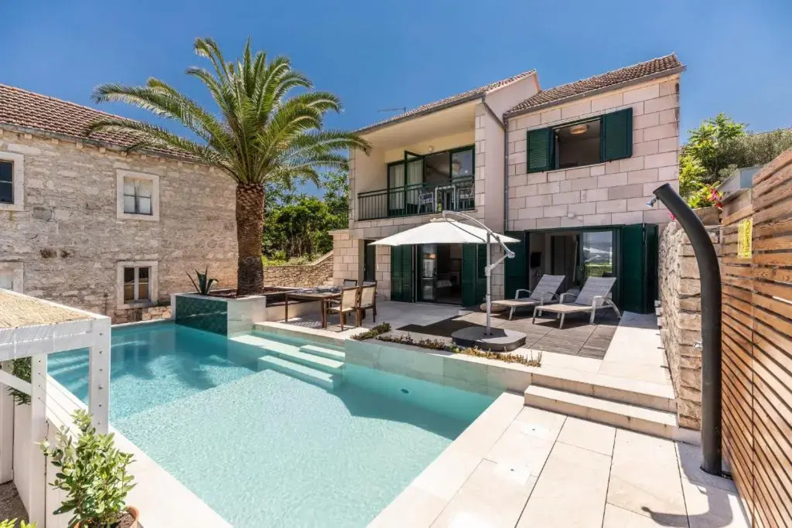 Holiday House with a pool